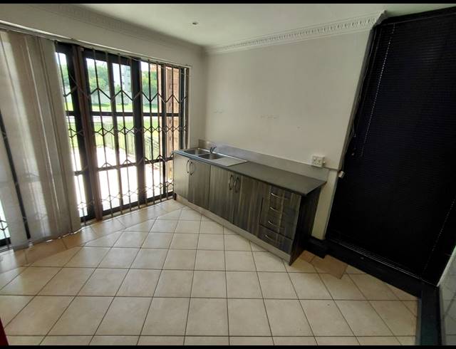 340M² OFFICE TO LET IN BRYANSTON